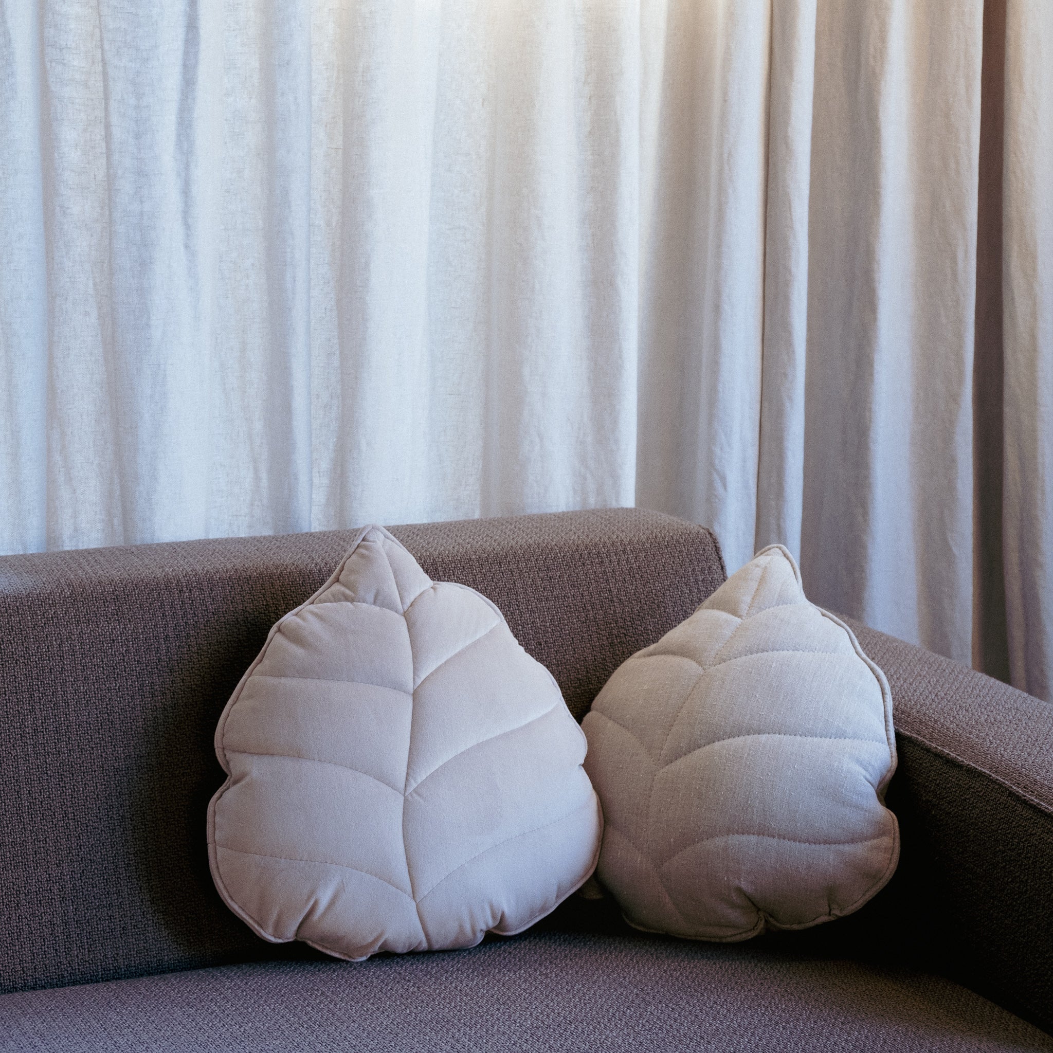 PillowLeaf - Sierkussen Peaceful Grey Velvet