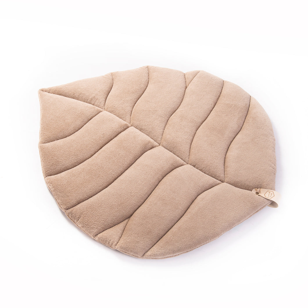 bladvormig babykleed bruin naturel van leaf by linden