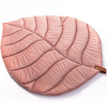 Afbeelding in Gallery-weergave laden, roze speelkleed in de vorm van een blad velvet
